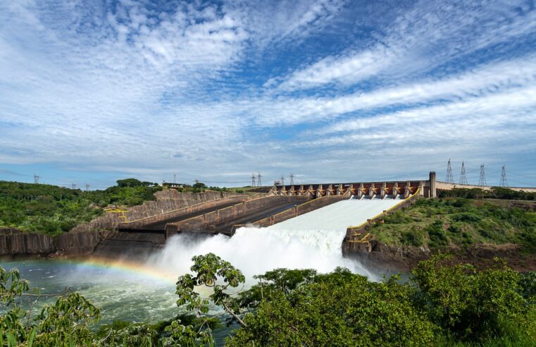 Vertedouro de Itaipu deve continuar aberto até o final de janeiro