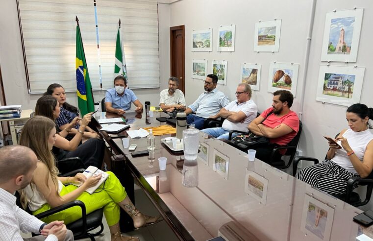 EDUCADORES DA REDE MUNICIPAL DE FOZ APROVAM INDICATIVO DE GREVE POR FALTA DE REAJUSTE SALARIAL E DIREITOS REPRESADOS