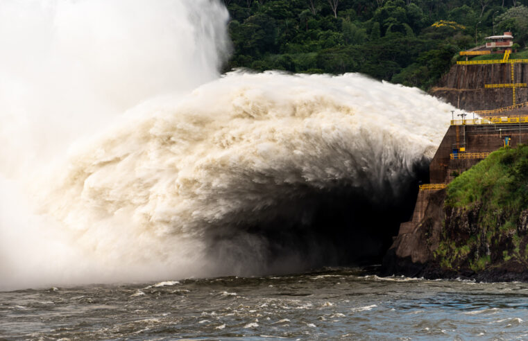 Itaipu abre segunda calha do vertedouro pela terceira vez em menos de um mês