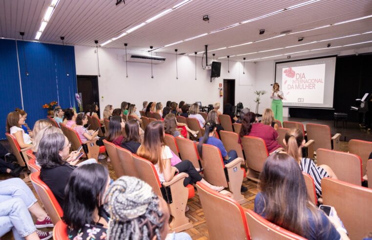 Encontro com servidoras  propōe a refleçăo sobre as conquistas e as lutas das mulheres por igualdade de direitos