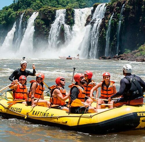 Macuco Safari promover Treinamento com equipe de marinheiros na águas do Iguaçu