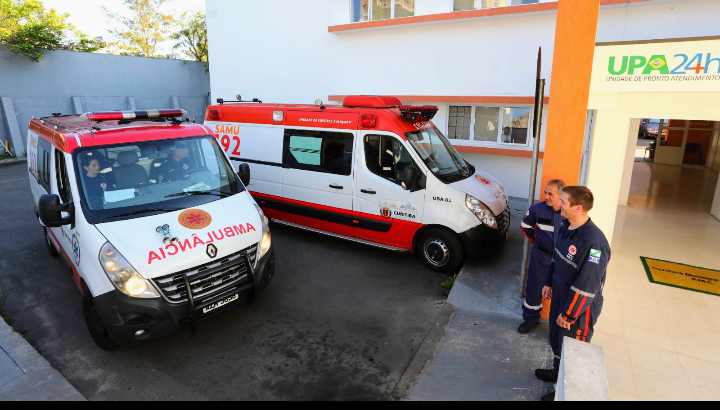 Matheus Vermelho apresenta projeto de Lei que proíbe retenção de macas de ambulâncias por hospitais