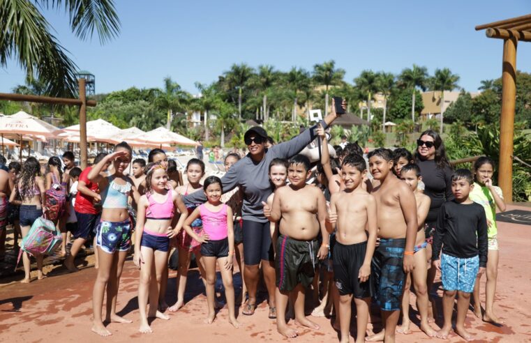 Mais de mil alunos da rede municipal  participam do Dia da Alegria no Blu Park