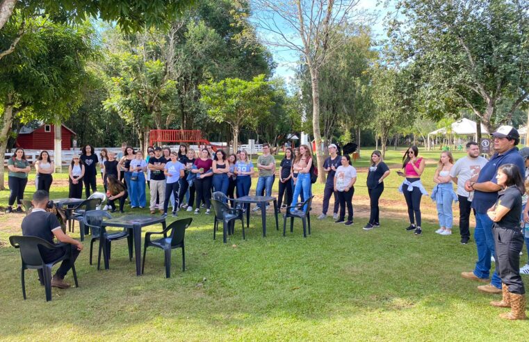 Acadêmicos de veterinária fazem visita técnica no Dreams Eco  Park