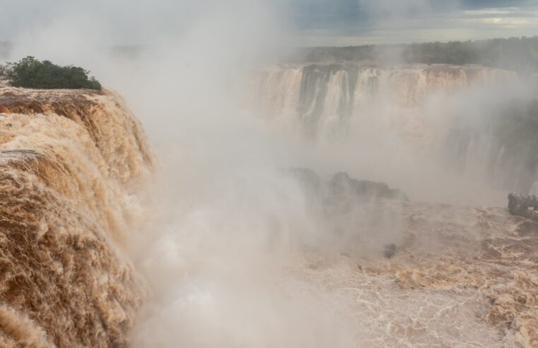 Cataratas do Iguaçu atinge vazão de 7 milhões de litro  d água por segundo