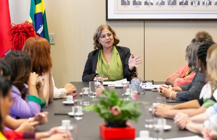 1* Encontro de Mulheres em Foz reúne autoridades do Governo Federal e liderança da região