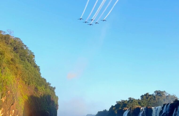 Espetáculo no céu das Cataratas marca os 150 Anos de Santos Dumont