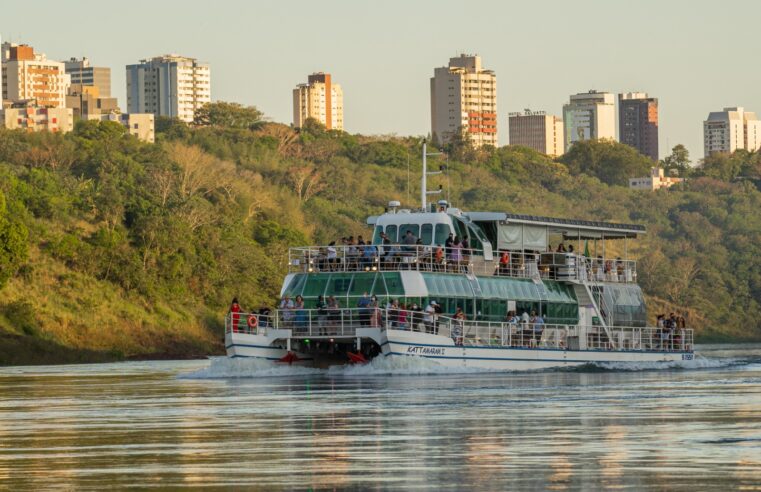 Almoço Especial de Dia dos Pais a bordo do Kattamaram II: Uma experiência única na Tríplice Fronteira