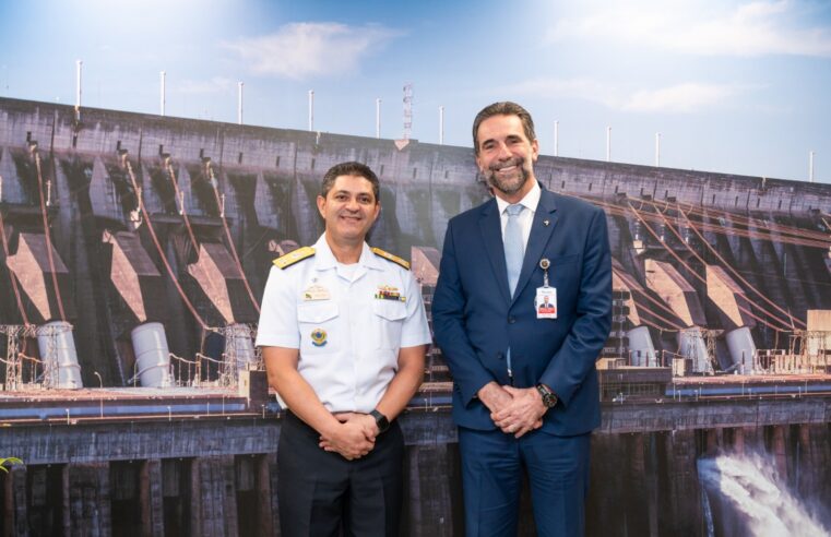 Diretor-geral de Itaipu recebe comandante do 8º Distrito Naval