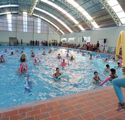 Pra todas as idades piscina aquecida e coberta no Centro de Conveniência do Morumbi é aprovada