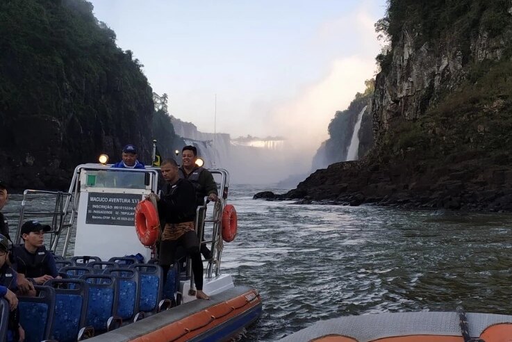 Macuco Safari promove treinamento de resgate nas corredeiras do Rio Paraná