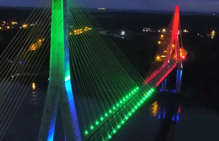 Testes de luzes mostram como será cenografia colorida da Ponte da Integração