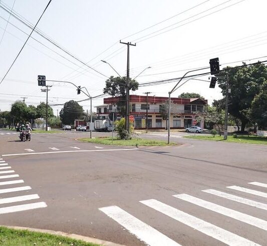 Novo semáforo da Avenida Paraná com a Avenida Florianópolis entra em operação no domingo (27)