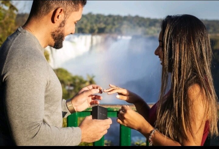 Casais escolhem Cataratas do Iguaçu para fazer pedidos de casamento