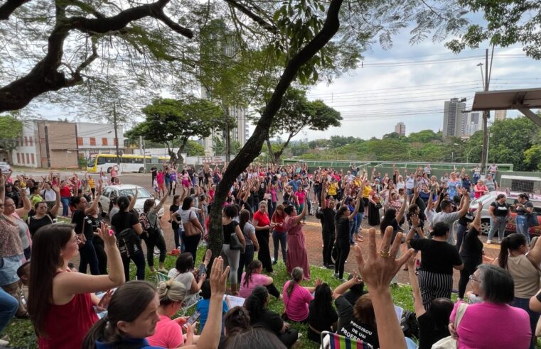 EDUCADORES MUNICIPAIS DE FOZ RETORNAM AO TRABALHO, MAS MANTÊM ESTADO DE GREVE