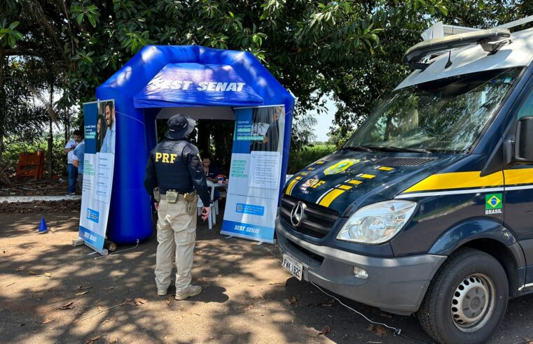 PRF realiza Comando de Saúde com caminhoneiros