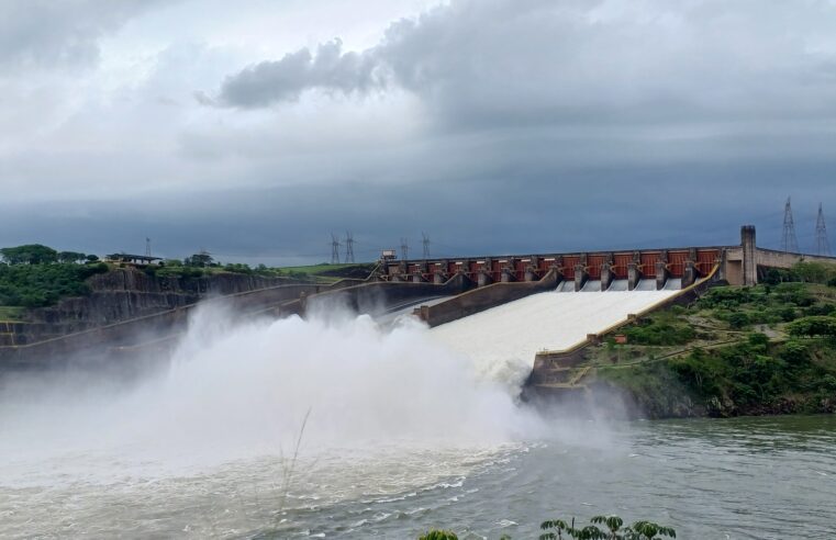 Usina de Itaipu reabre vertedouro após seis meses