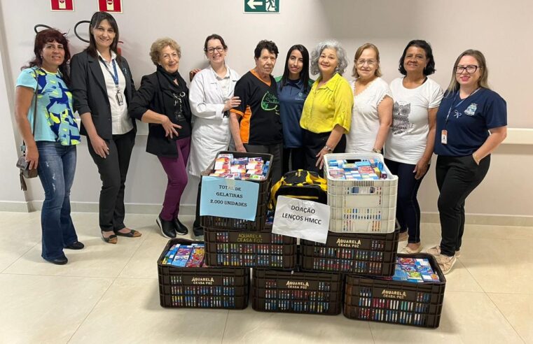 Centro de Convivência do Idoso faz doação de gelatinas ao setor de oncologia do HMCC