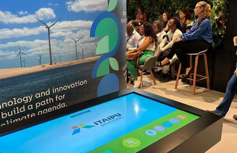 Painéis interativos apresentam trabalho socioambiental da Itaipu para participantes da COP 28