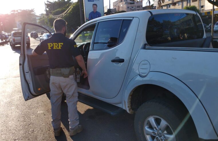 PRF recupera caminhonete furtada antes que ela cruzasse a fronteira para o Paraguai
