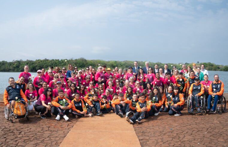 Com remadas e flores, Itaipu abre a programação do Outubro Rosa