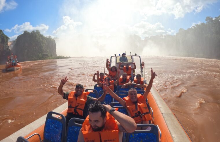 Craques do futebol brasileiro vivenciaram a experiência e adrenalida do passeio de barco Macuco Safari