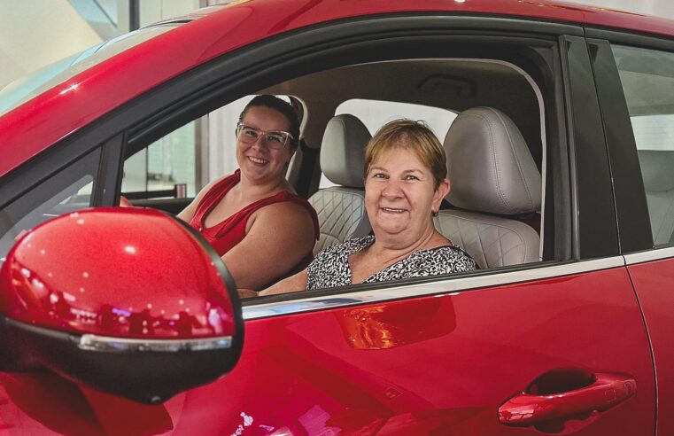 Catuaí Palladium entrega carro para moradora de Foz do Iguaçu