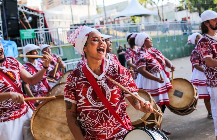 Kaburé Maracatu promove intercâmbio cultural e mergulha nas raízes do Maracatu de Baque Virado