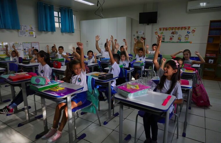 Volta às aulas: 27 mil alunos da rede municipal retomam os estudos nesta quinta-feira (06)