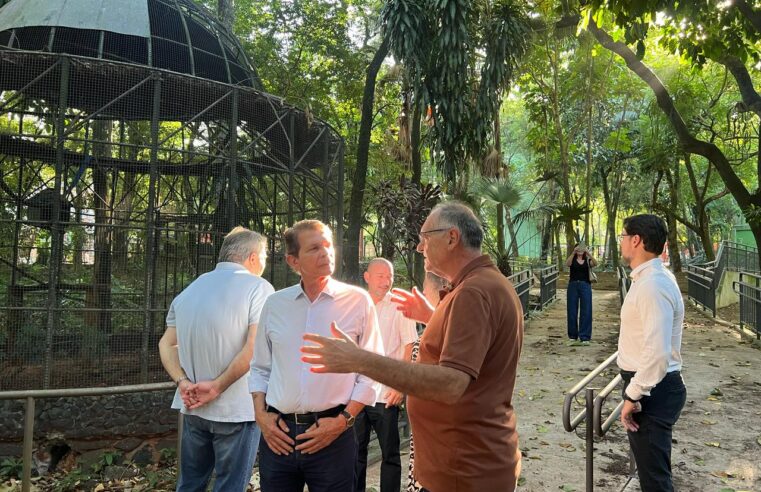 Prefeitura de Foz faz grande limpeza no Bosque Guarani