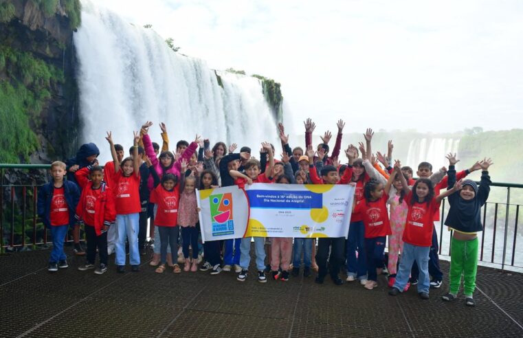 Mais de 70 crianças visitaram as Cataratas em comemoração ao Dia Nacional da Alegria