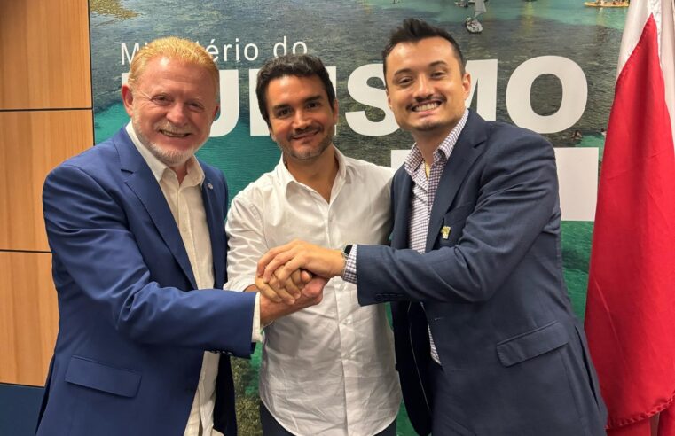 Vermelho consolida parceria com MTur e garante Escola do Turismo para Foz do Iguaçu