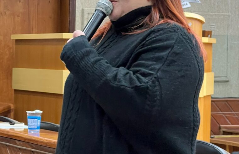 SINDICATO DOS PROFESSORES DA REDE MUNICIPAL REAGE À RETIRADA DE LIVROS DE INGLÊS DAS ESCOLAS