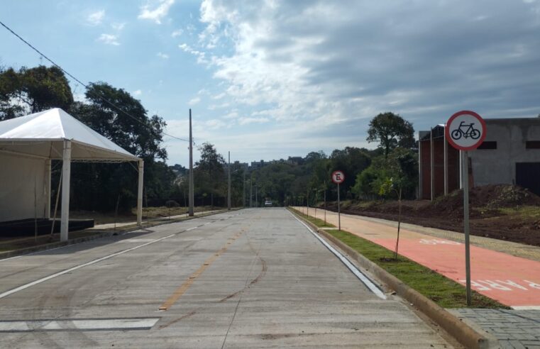 A prefeitura de Foz do Iguaçu entrega nesta terça às 17h30min, o trecho de prolongamento da Avenida João Paulo II até a Avenida Felipe Wandscheer