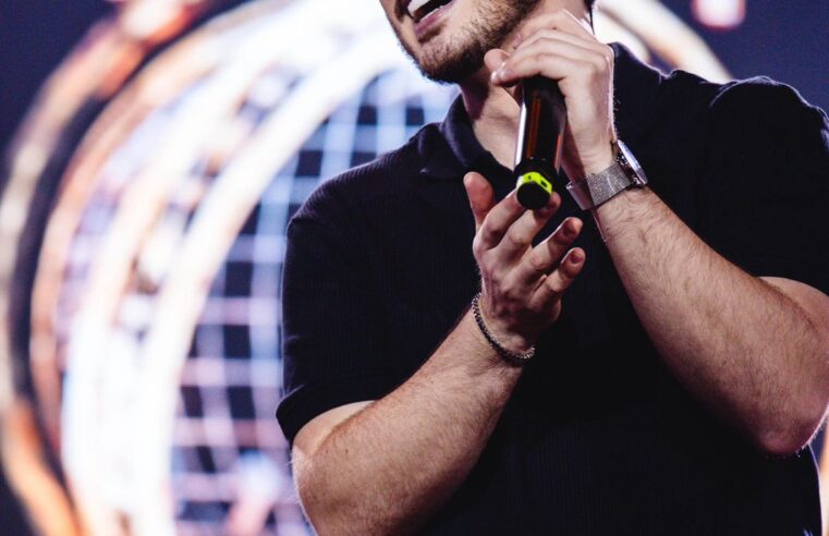 Gabriel Smaniotto retorna ao palco da Fartal com show emocionante