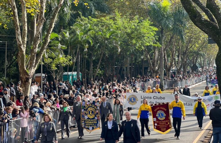 Foz do Iguaçu celebra 111 anos com desfile cívico-militar e homenagem emocionante a heróis do resgate da menina Nicole