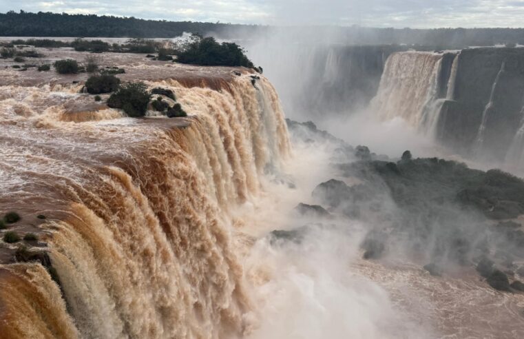 Vazão das Cataratas do Iguaçu aumenta com as chuvas no Paraná