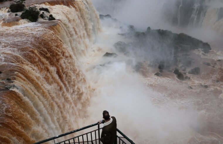 vazão das Cataratas do Iguaçu atingiu 3,5 milhões de litros por segundo nesta sexta-feira, 27 de junho