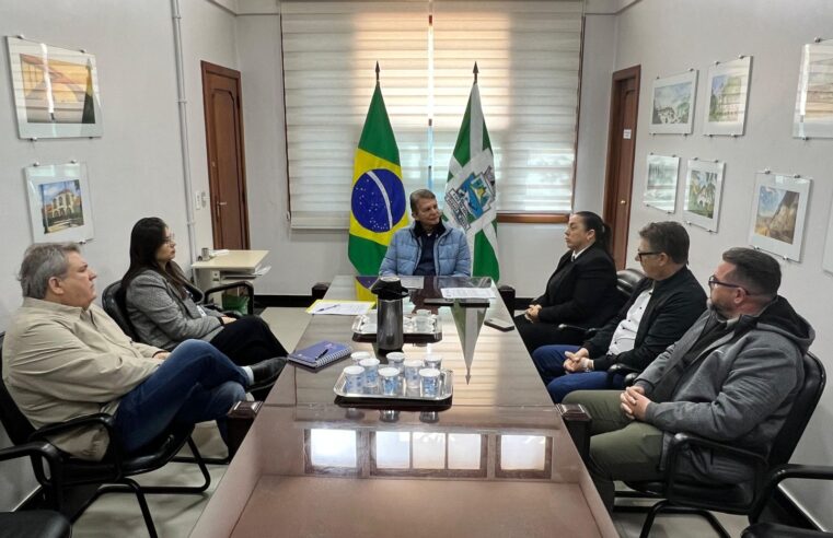 Prefeitura de Foz recebe demandas de taxistas e encaminha estudos técnicos