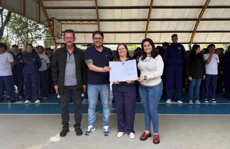 Deputado Matheus Vermelho realiza entrega de recursos do programa “Escola Mais Bonita” em Foz do Iguaçu