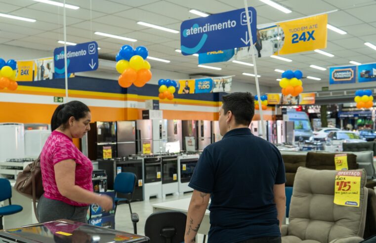 Comércio gera 40% dos empregos em Foz do Iguaçu no 1.º semestre de 2025