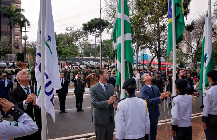 Avenida Paraná reúne 15 mil pessoas no desfile de 7 de Setembro em Foz do Iguaçu