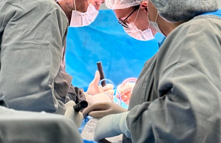Cirurgia pioneira no Paraná revoluciona tratamento de escoliose