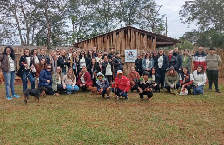 Professores da rede municipal visitam aldeia Arapy em formação sobre História e Patrimônio de Foz