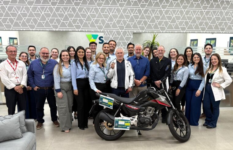 Sicoob premia cooperados com duas motos zero em Foz do Iguaçu