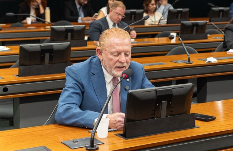 Deputado Vermelho assina ordem de serviço para construção do novo CMEI em Medianeira