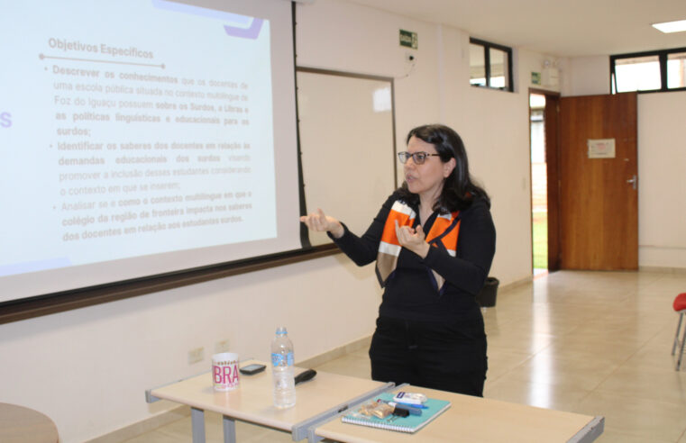 Professora surda defende tese de Doutorado na Unioeste Foz