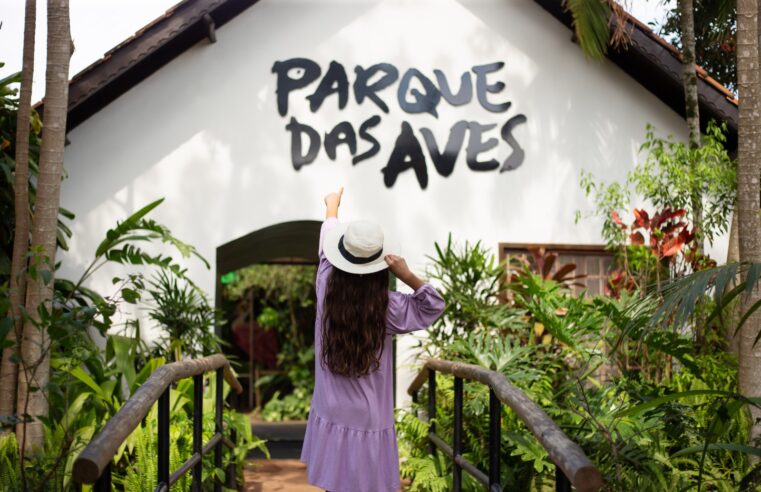 Parque das Aves realiza ações de enriquecimento ambiental com temática de Dia das Bruxas