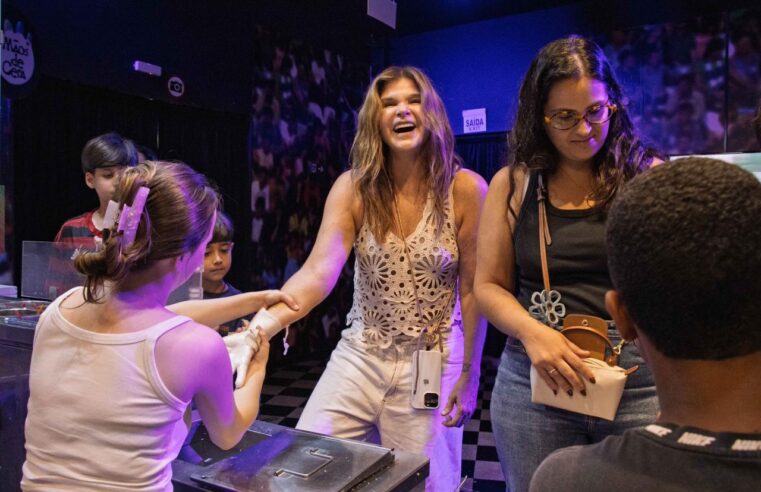 Atriz Cristiana Oliveira volta ao Complexo Dreams Park Show com a filha e o neto