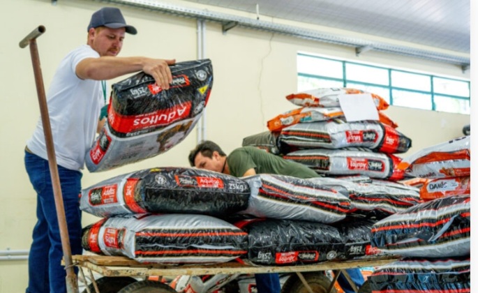 Causa animal: Prefeitura de Foz inicia distribuição de ração para protetores cadastrados